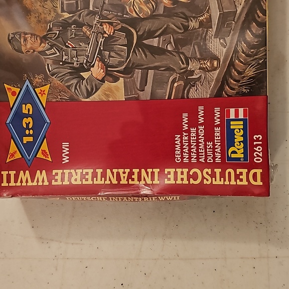 New Factory Sealed: Revell- 1:35 scale- WWII Germany Infantry model soldiers. - Picture 2 of 3